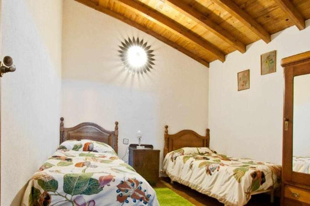 Casa Rural Lucia Es Una Casa Rural Amplia Con Pat Cabezas Bajas Bagian luar foto