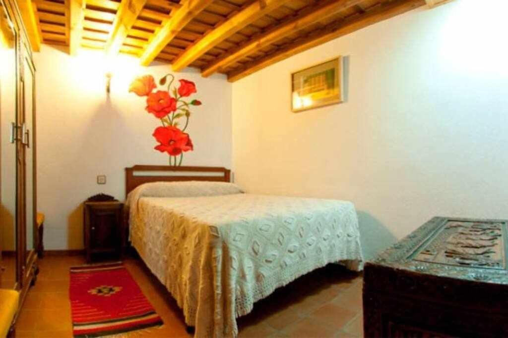Casa Rural Lucia Es Una Casa Rural Amplia Con Pat Cabezas Bajas Bagian luar foto