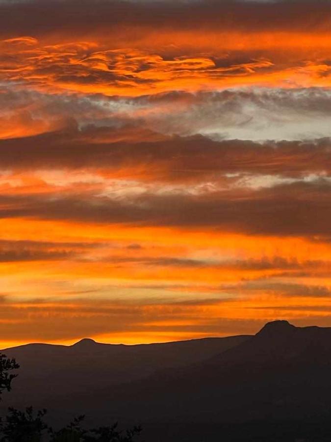 Casa Rural Lucia Es Una Casa Rural Amplia Con Pat Cabezas Bajas Bagian luar foto